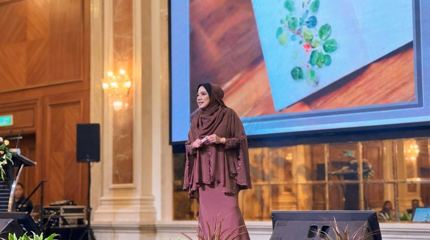 Datuk Dr. Hjh. Faridah Hanim Haron — Ibu Hanim, speaking on stage